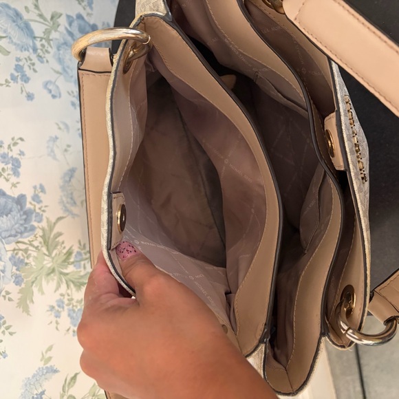 Michael Kors Tan and Cream Shoulder Bag - Picture 7 of 12